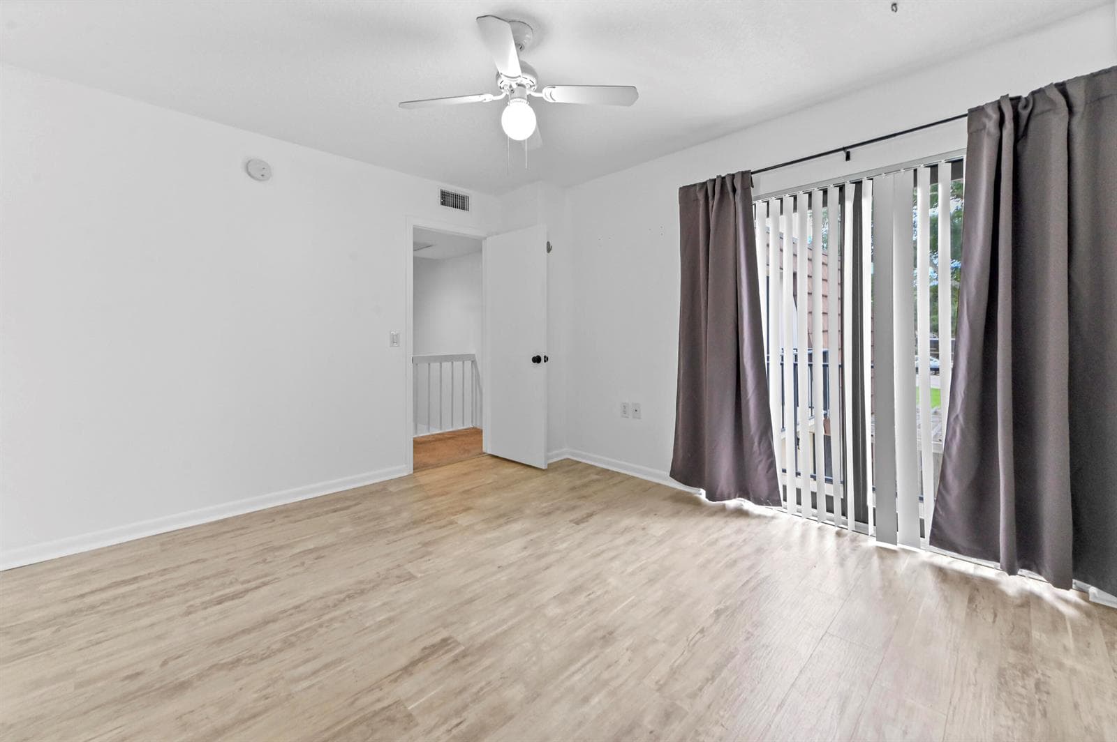 16 Bedroom 02