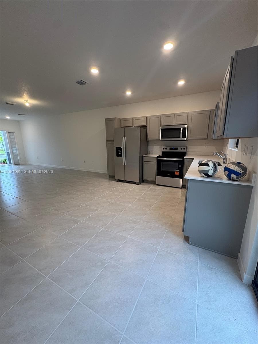 1435 NE 4th Ave #0 photo 1