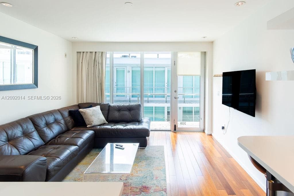 FONTANA CONDO · #209 in Miami Beach - Photo 6
