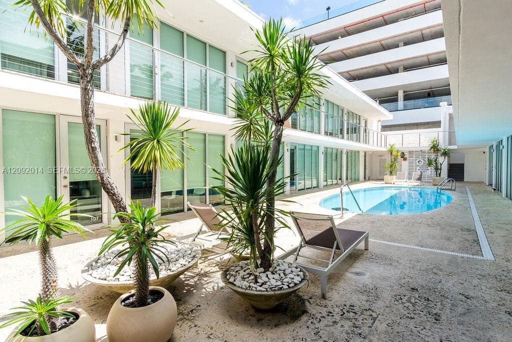 FONTANA CONDO · #209 in Miami Beach - Photo 22