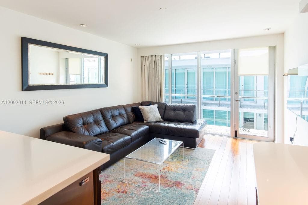 FONTANA CONDO · #209 in Miami Beach - Photo 10