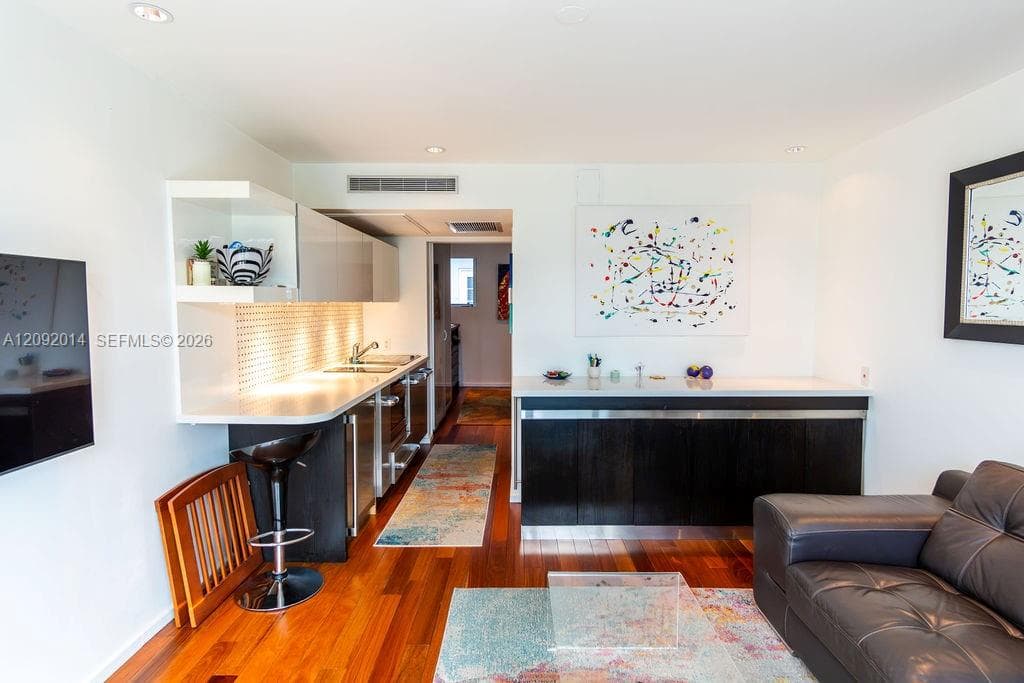 FONTANA CONDO · #209 in Miami Beach - Photo 8