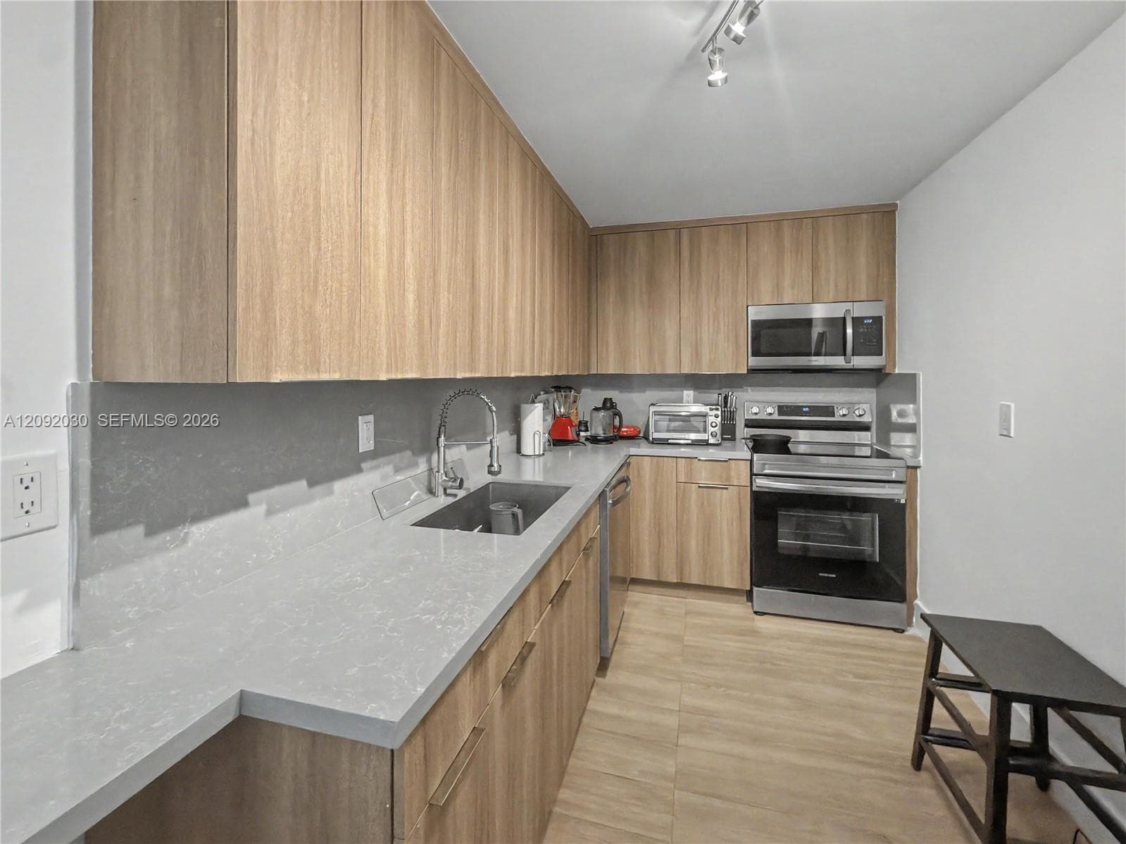 BOSTON PLAZA CONDO · #609 in Miami Beach - Photo 15