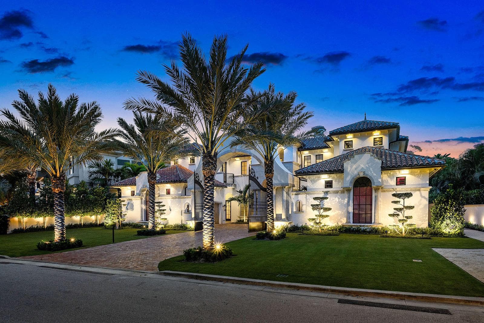2055_Royal_Palm_Way_Dusk_03