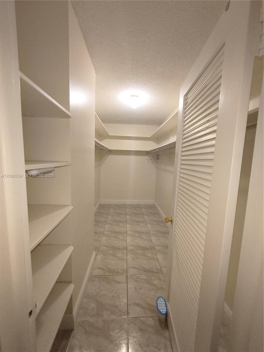 Oxford Towers · #605 in Hollywood - Photo 8