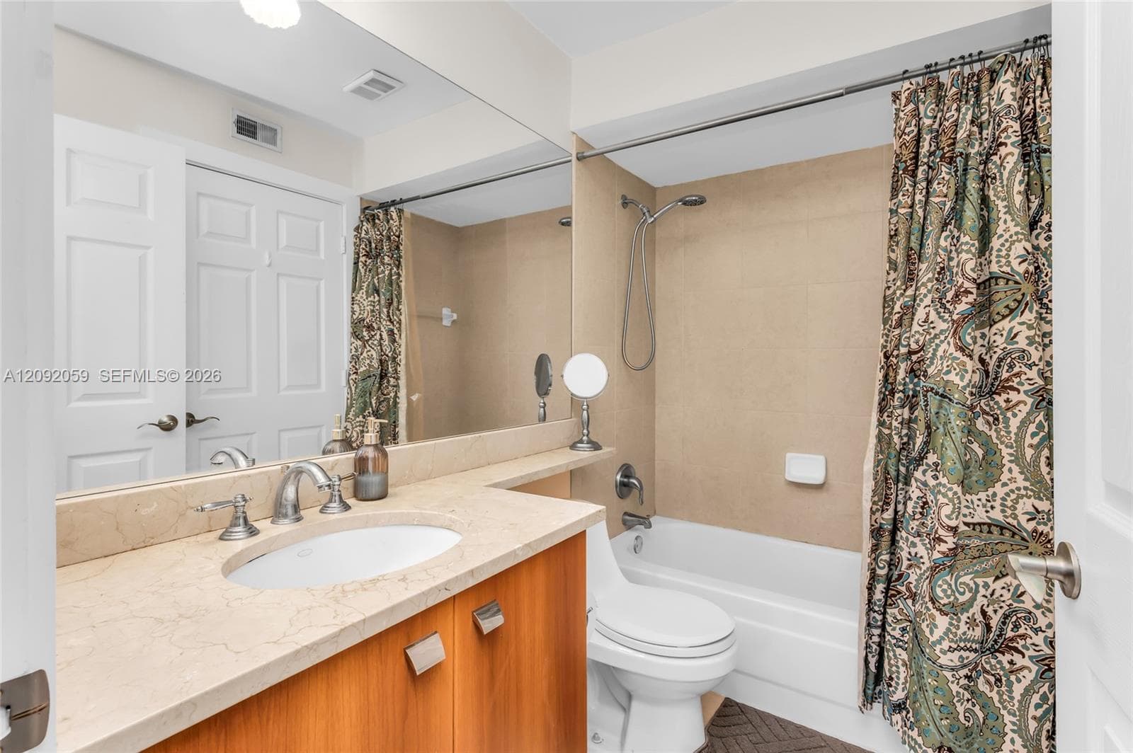 2nd Bathroom with Jack & Jill entrances: ensuite from Bdrm or separate door for guests