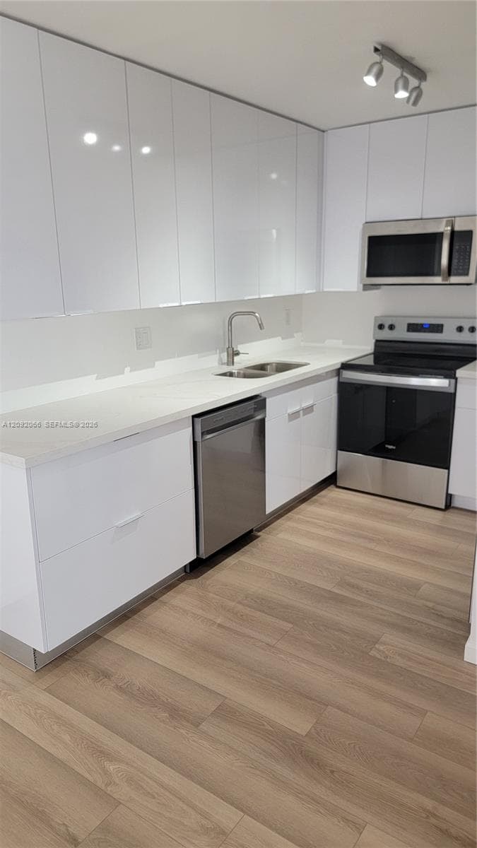 BELINDA GARDENS CONDO · #1407 in Miami - Photo 3