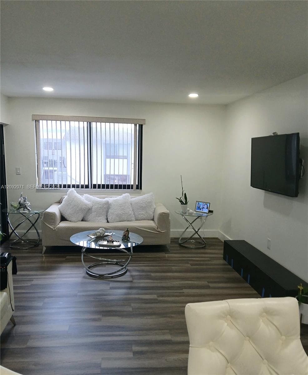LAGO GRANDE FIVE-B CONDO · #24-8 in Hialeah - Photo 7