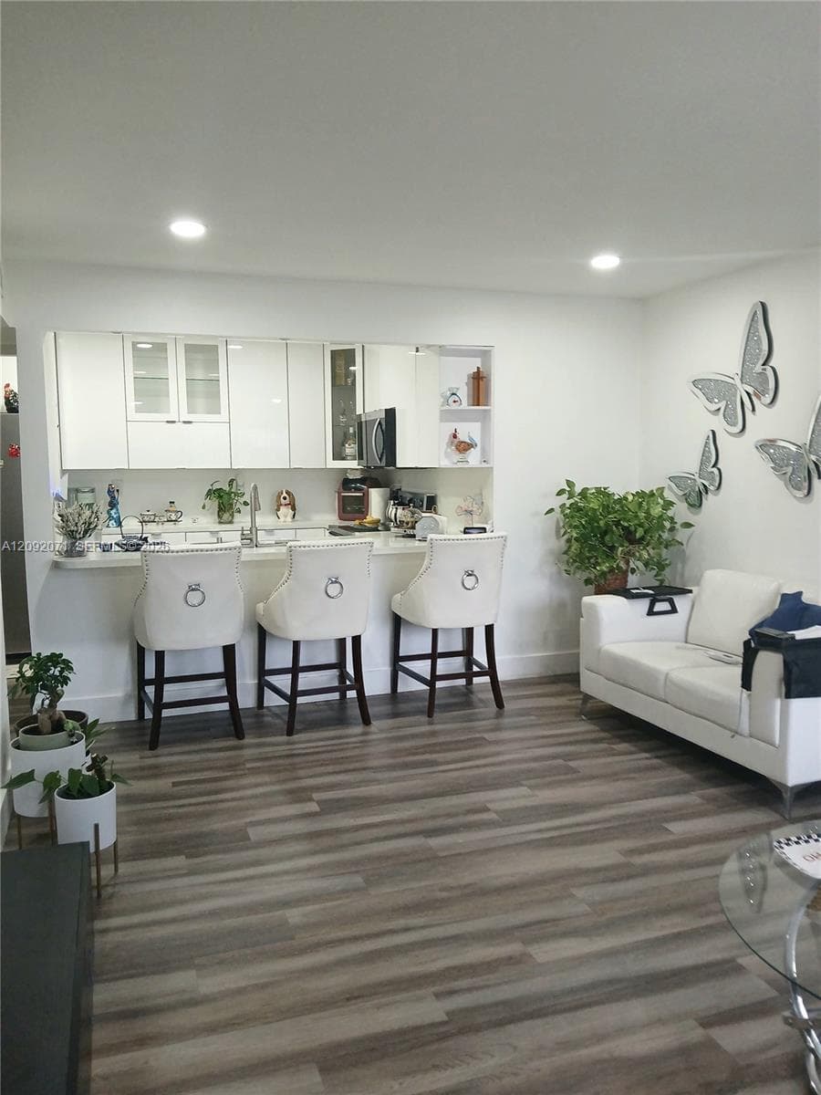 LAGO GRANDE FIVE-B CONDO · #24-8 in Hialeah - Photo 3