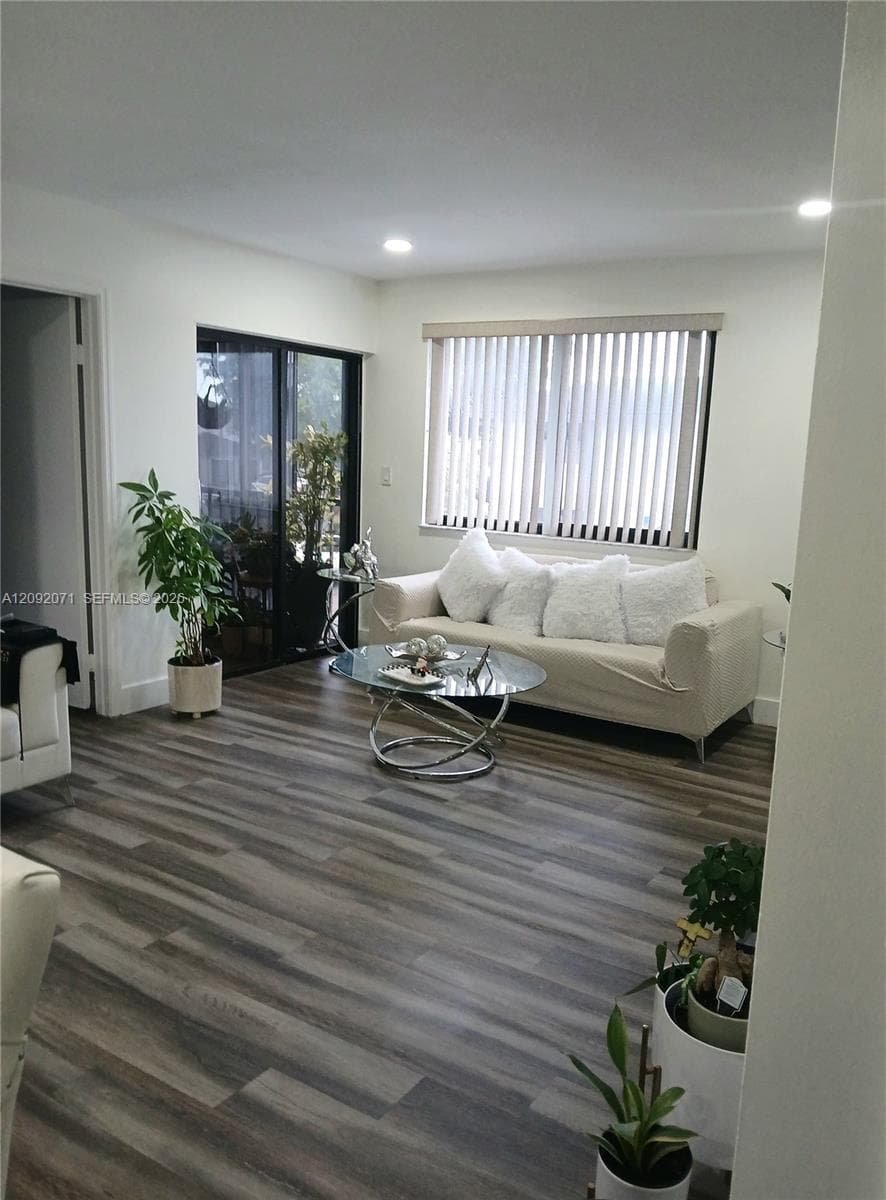 LAGO GRANDE FIVE-B CONDO · #24-8 in Hialeah - Photo 10
