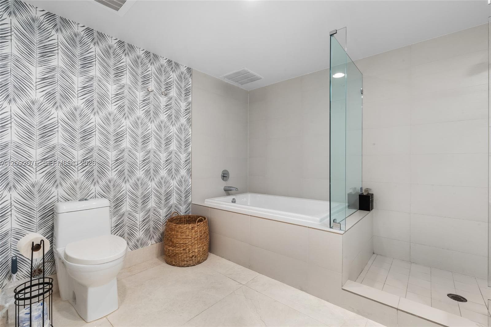 BEACHWALK CONDOMINIUM · #T1601 in Hallandale Beach - Photo 18