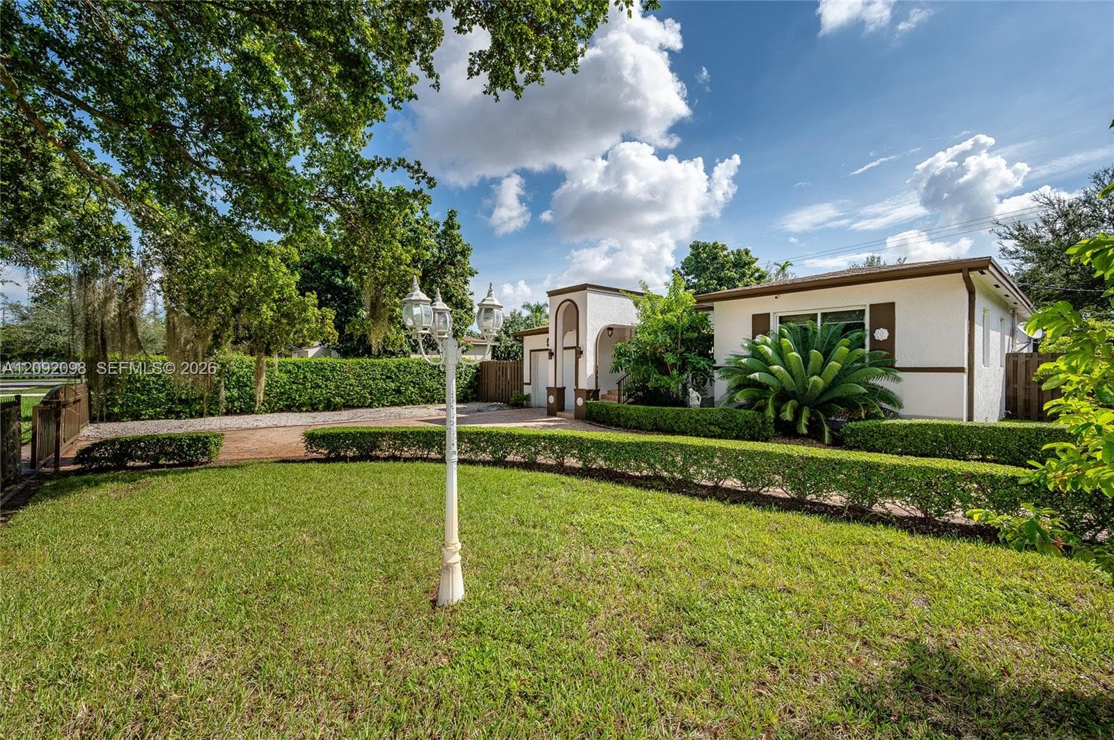 589 Miller Dr photo 3