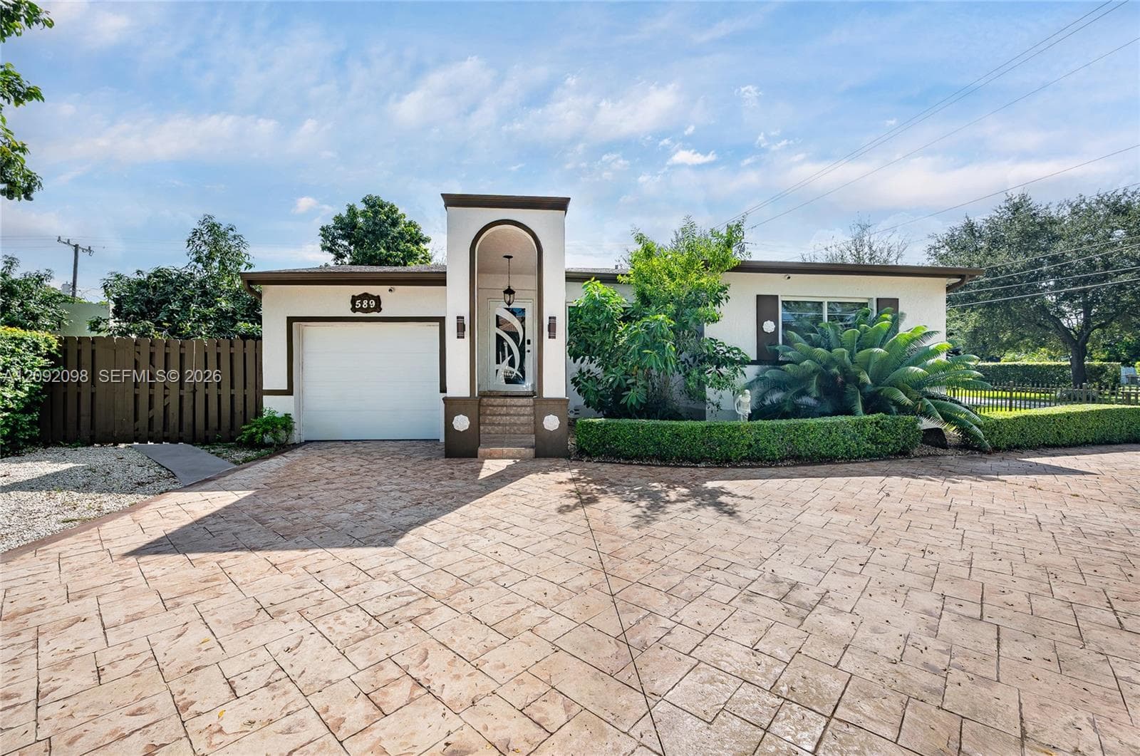 589 Miller Dr photo 1