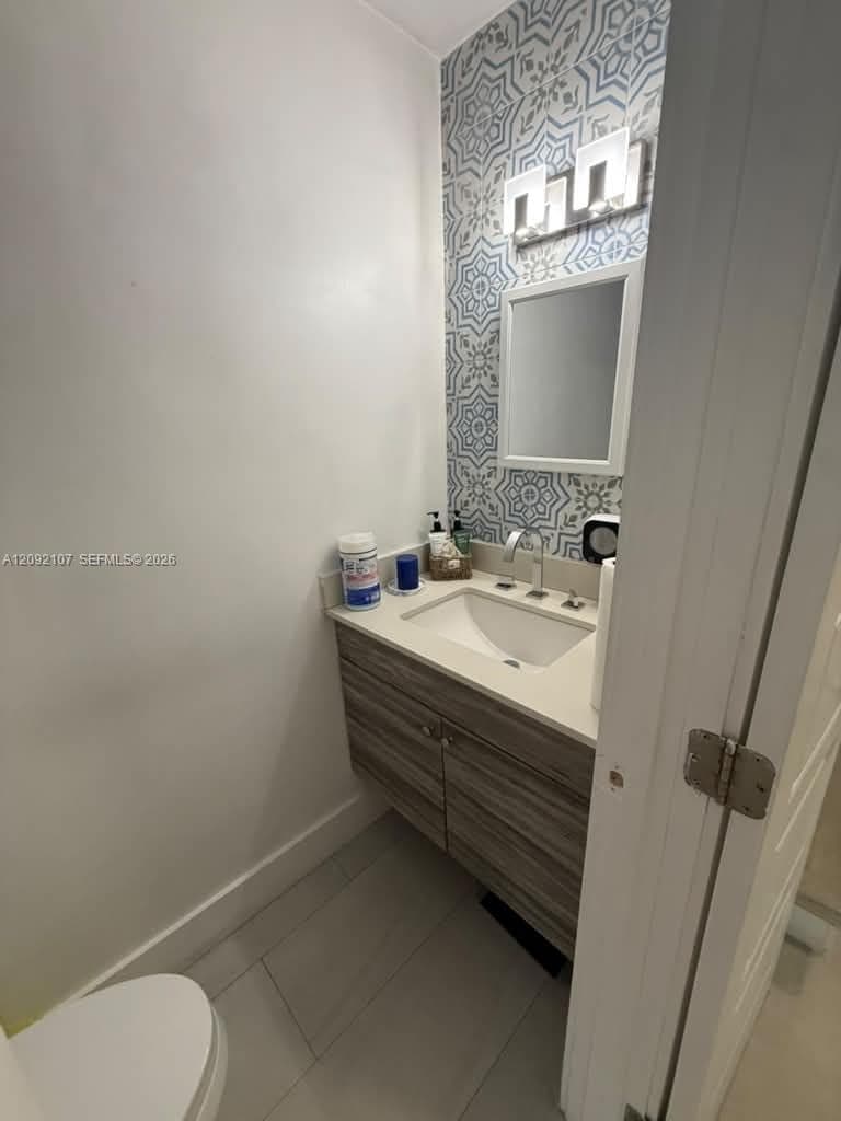 1324 W 71st St photo 12