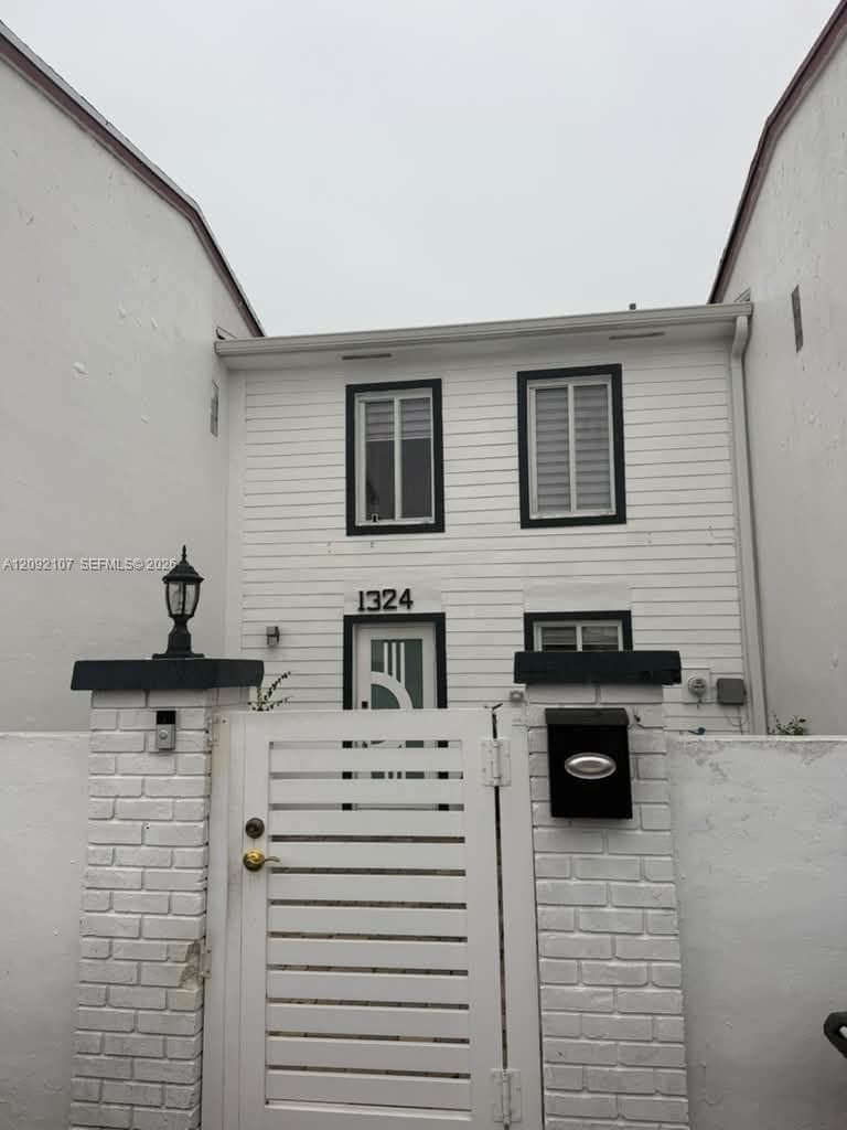 1324 W 71st St photo 38