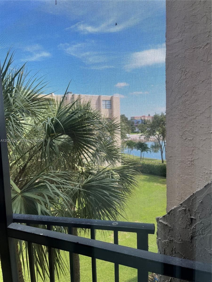 BLUE LAKE APTS CONDO · #401 in Pompano Beach - Photo 10