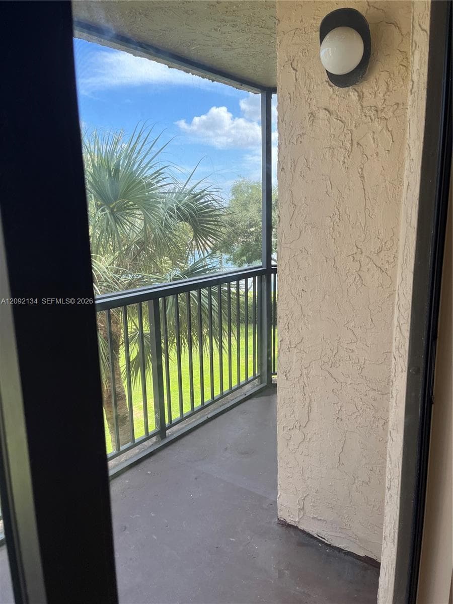 BLUE LAKE APTS CONDO · #401 in Pompano Beach - Photo 8