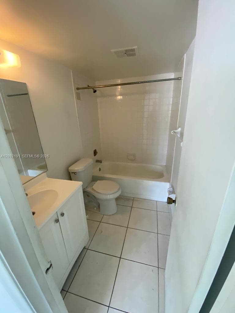 LAGO GRANDE TWO CONDO · #13-21 in Hialeah - Photo 9