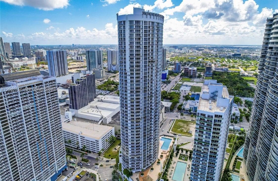 Opera Tower · #4305 in Miami - Photo 3