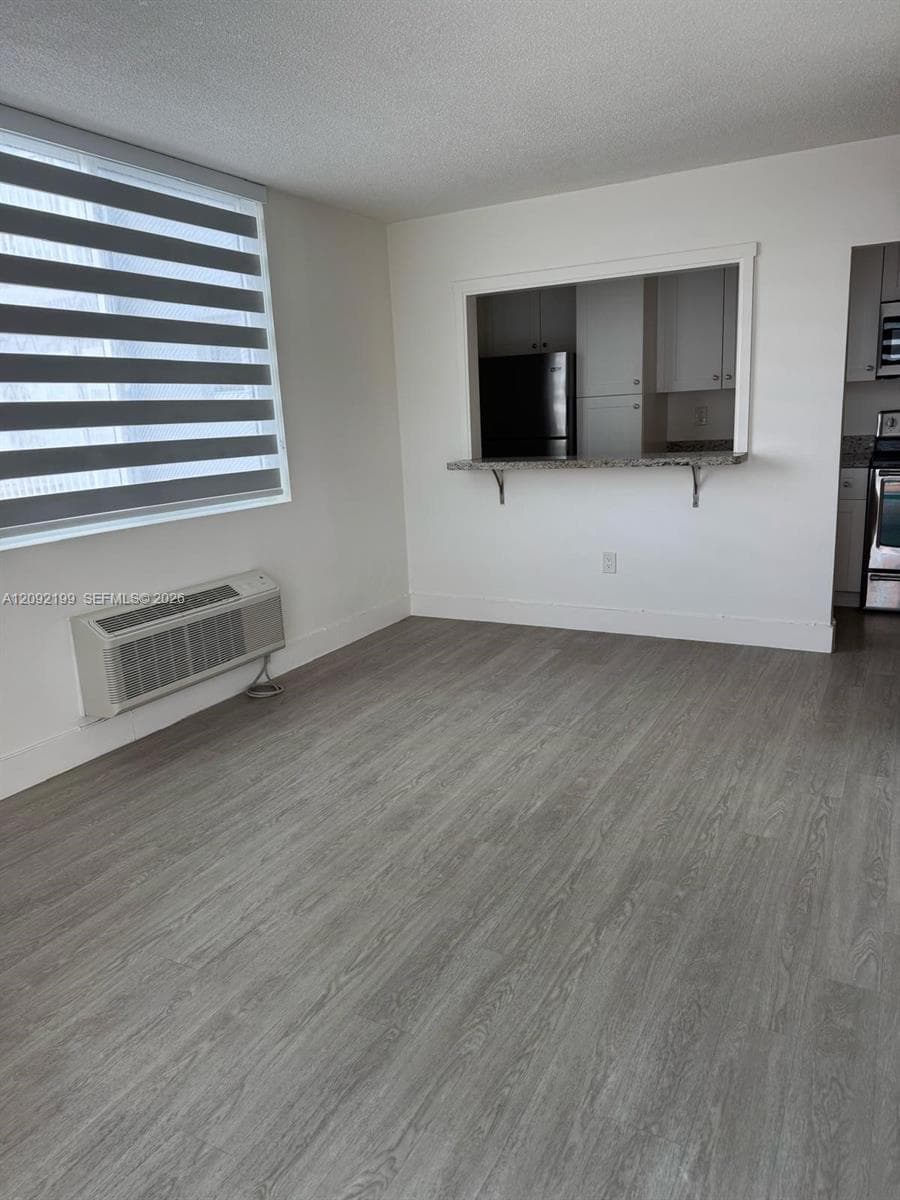 ISLANDER CONDO APTS · #406 in Miami Beach - Photo 7