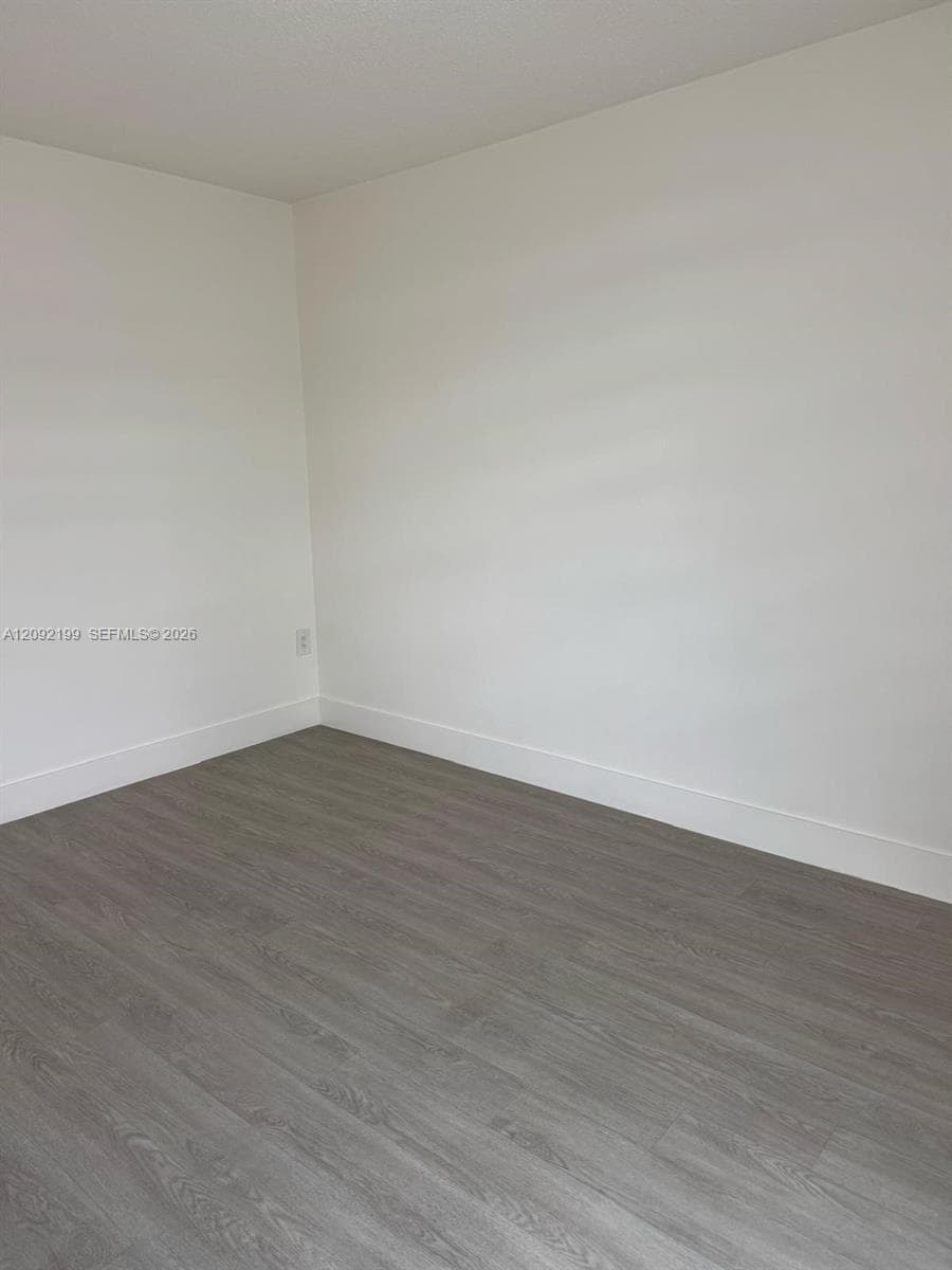 ISLANDER CONDO APTS · #406 in Miami Beach - Photo 9