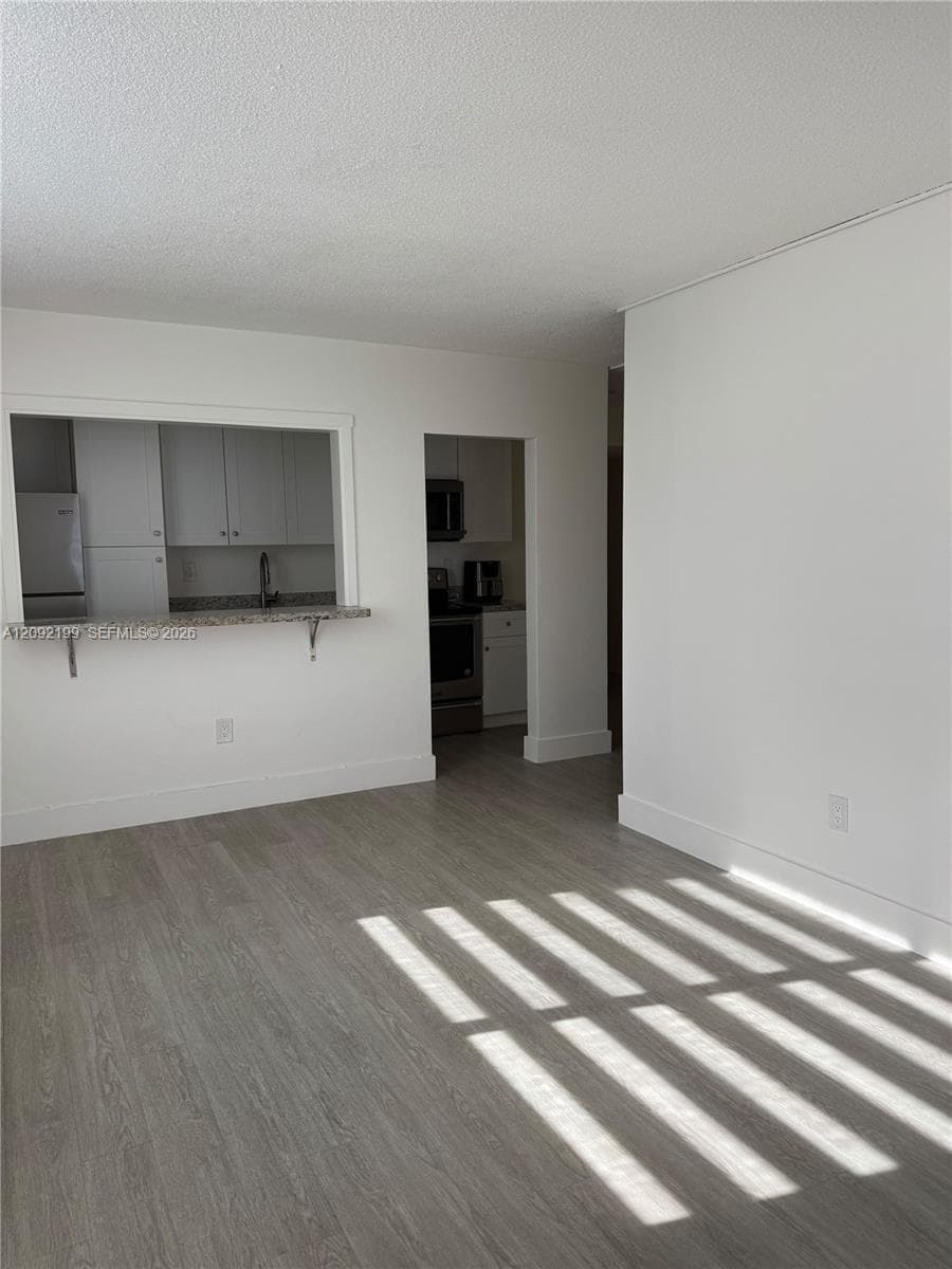 ISLANDER CONDO APTS · #406 in Miami Beach - Photo 11