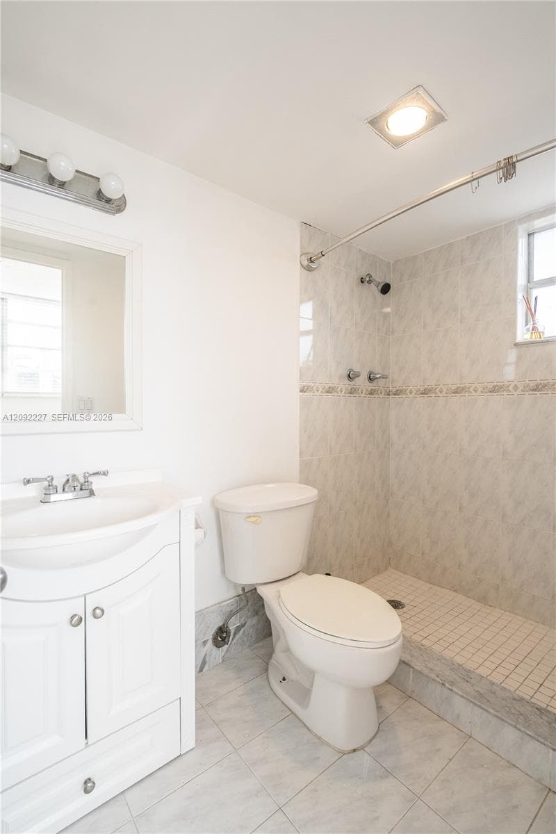 BYRON GARDENS CONDO · #207 in Miami Beach - Photo 13