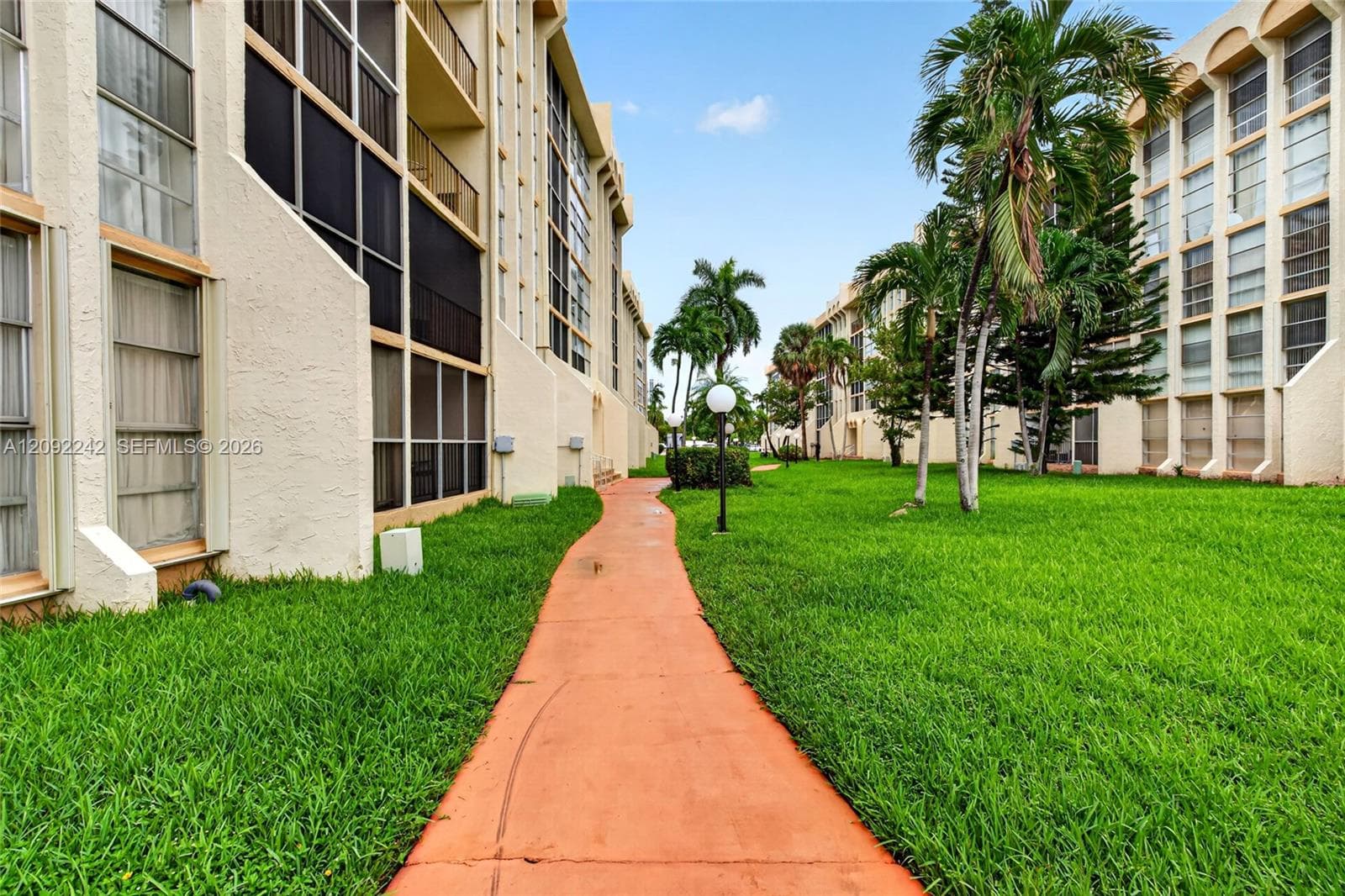 DESOTO PARK CONDO · #120 in Hallandale Beach - Photo 26