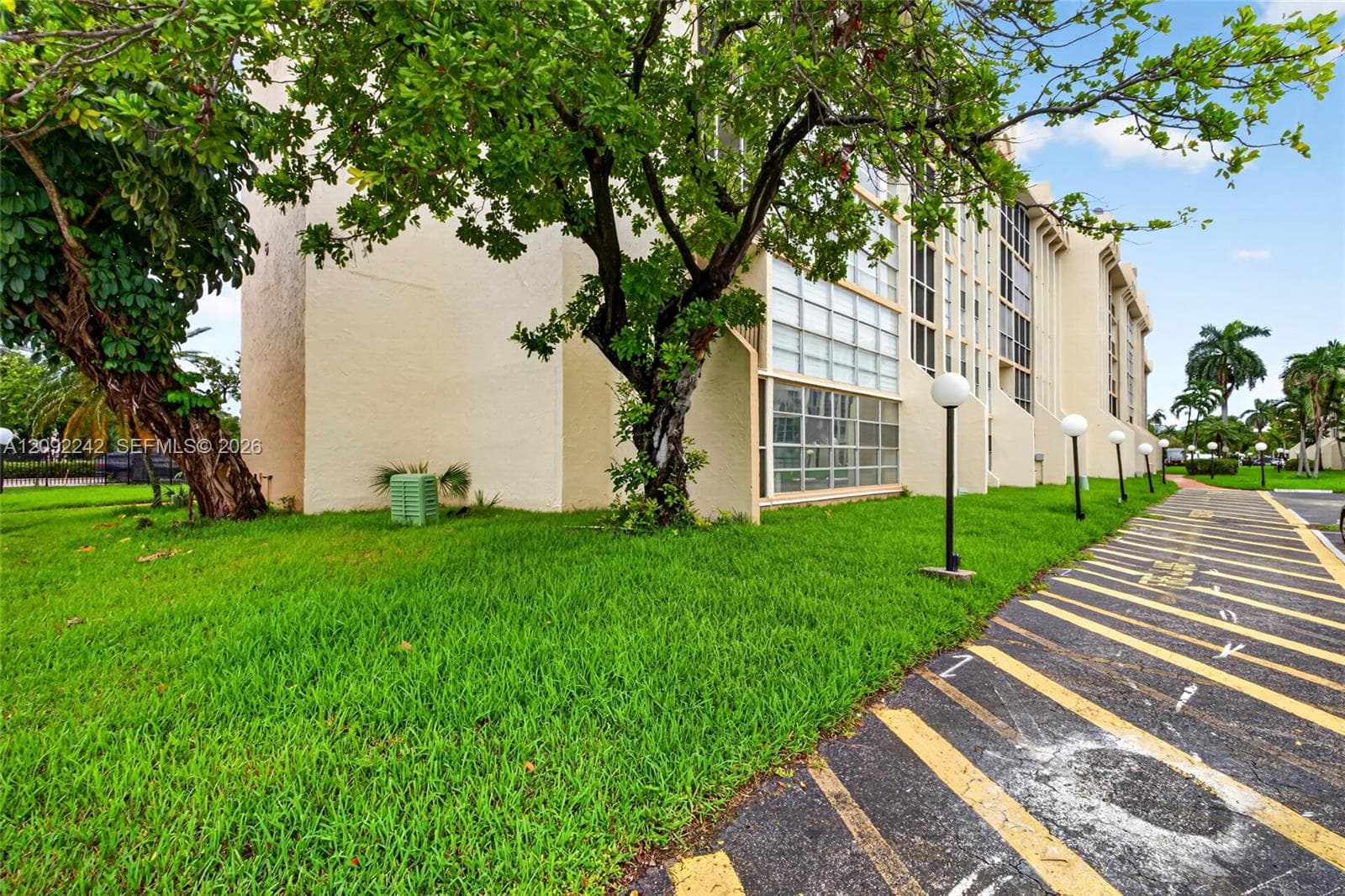 DESOTO PARK CONDO · #120 in Hallandale Beach - Photo 25