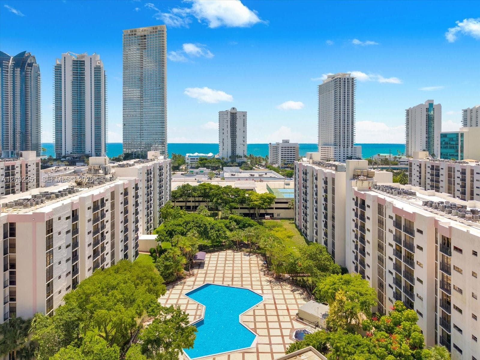 PLAZA OF AMERICAS CONDO P · #705 in Sunny Isles Beach - Photo 31
