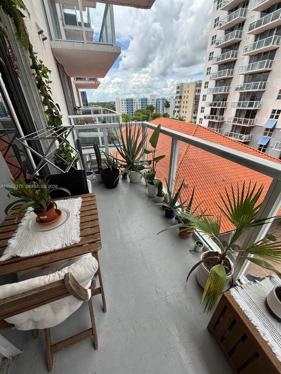 BLUE LAGOON CONDO · #814 in Miami - Photo 2