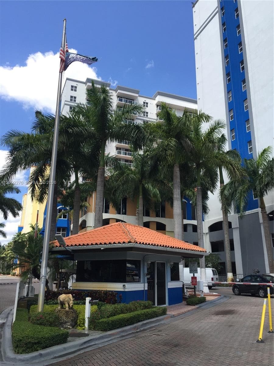 BLUE LAGOON CONDO · #814 in Miami - Photo 12