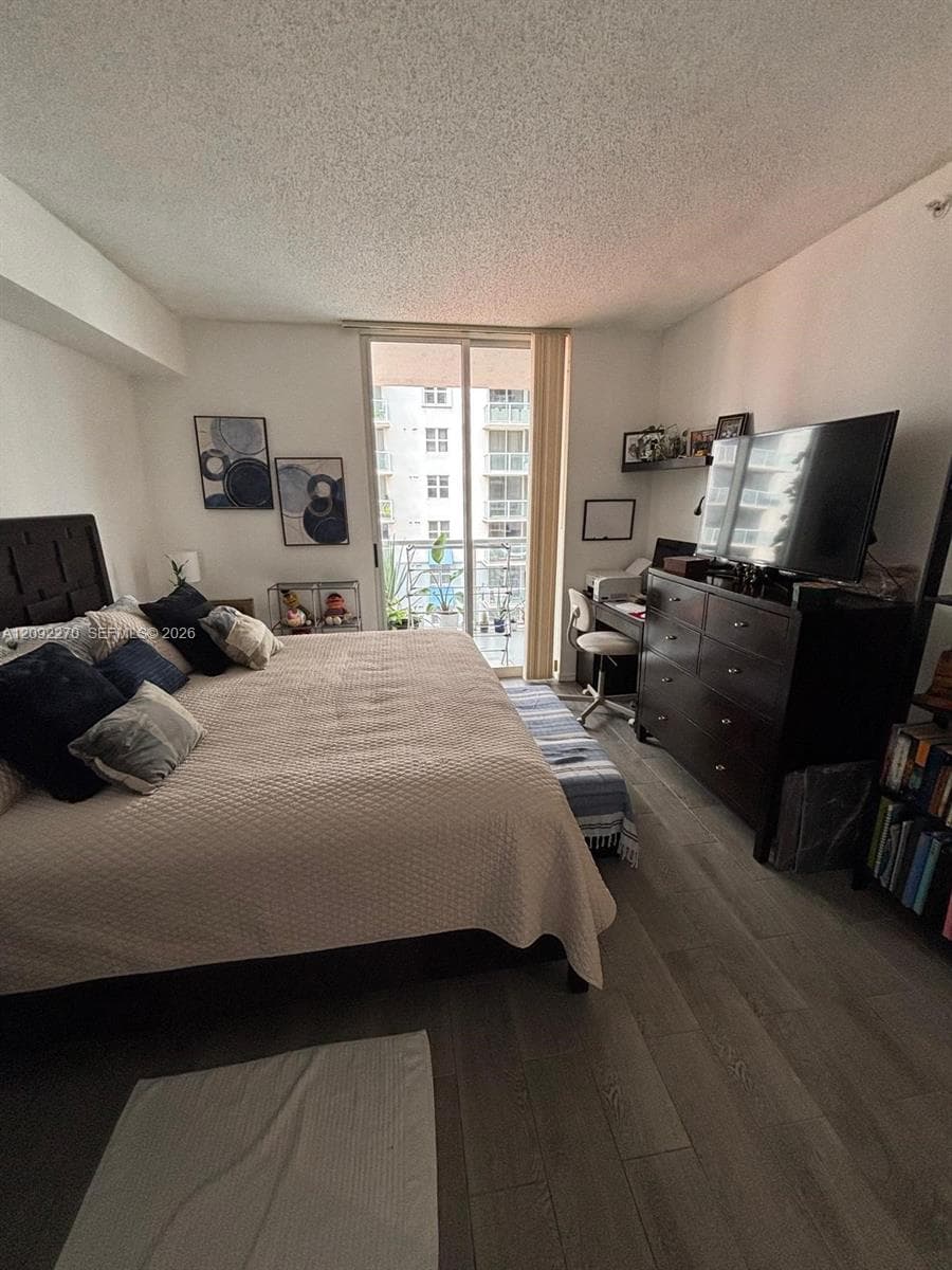 BLUE LAGOON CONDO · #814 in Miami - Photo 8