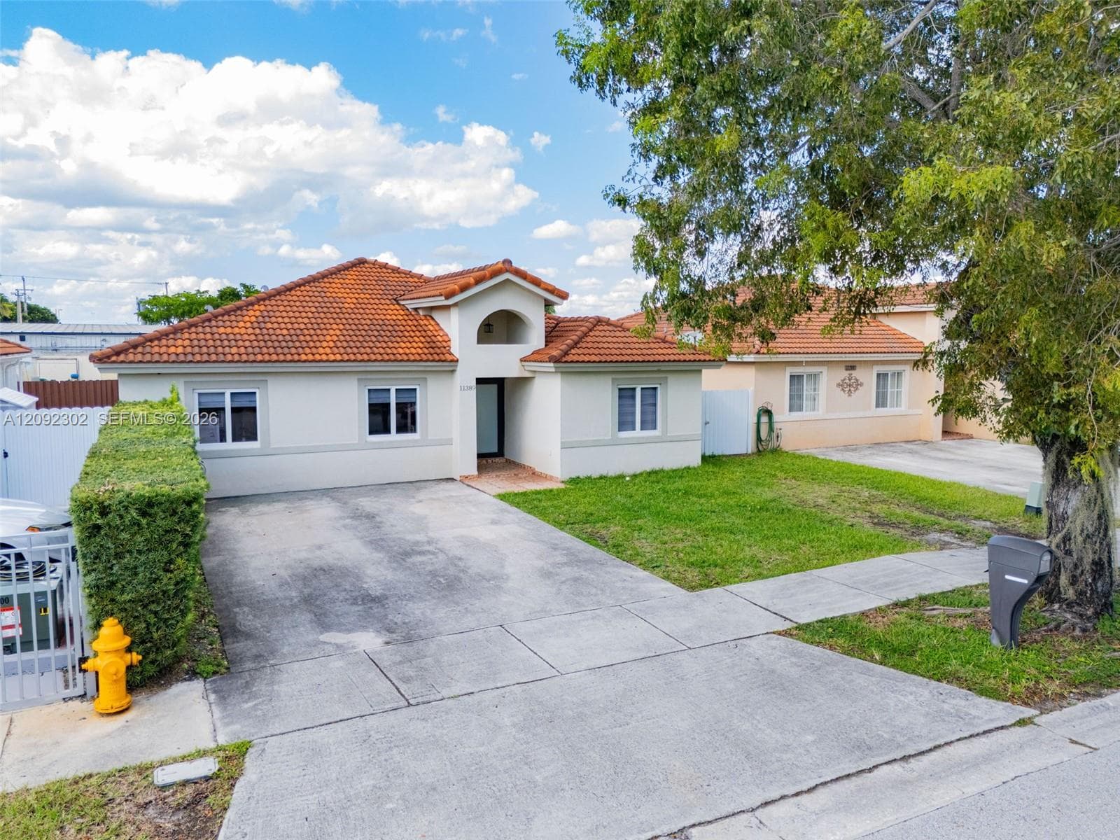 11389 SW 185th Ter photo 2