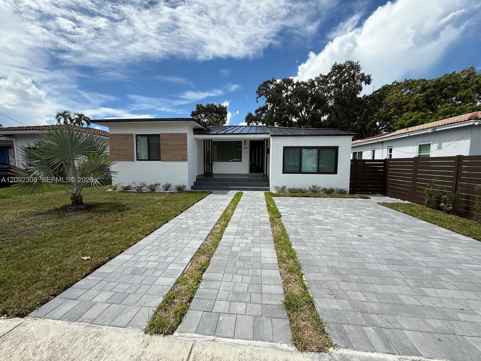 2350 SW 22nd Ave photo 2