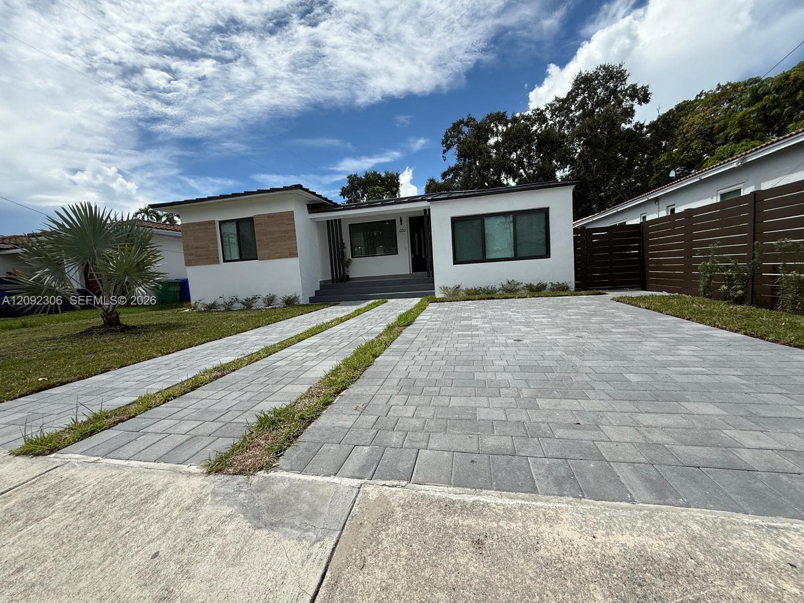 2350 SW 22nd Ave photo 3