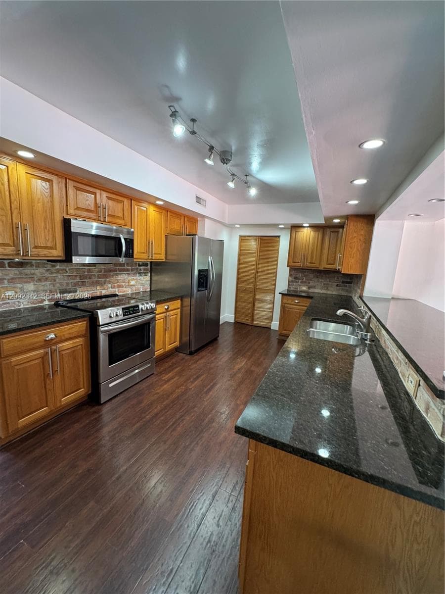 6305 Marlin Dr photo 3