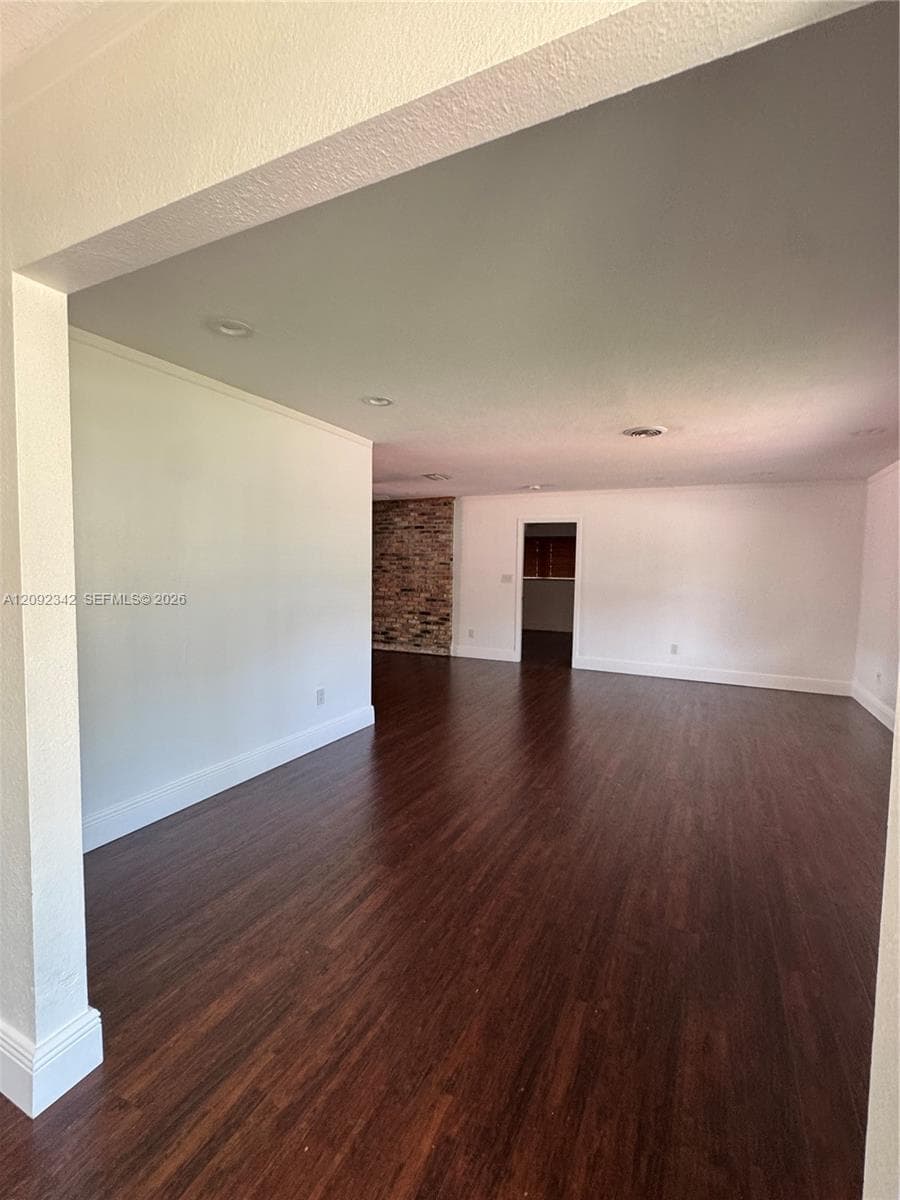 6305 Marlin Dr photo 5