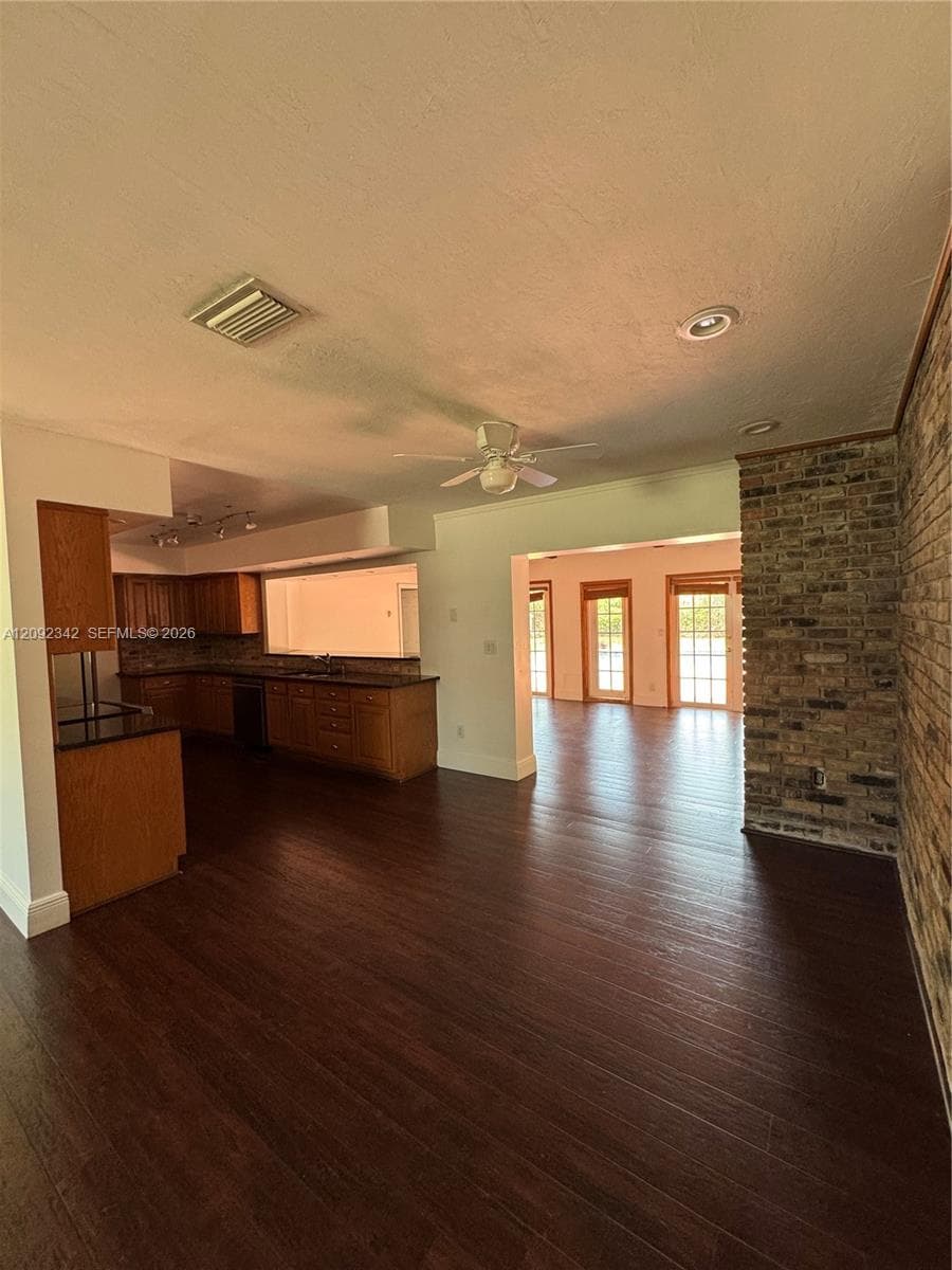 6305 Marlin Dr photo 14