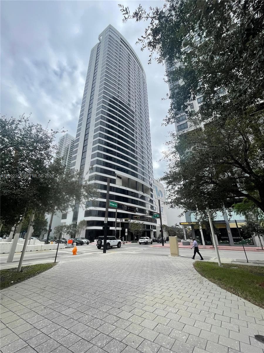 District 225 · #3104 in Miami - Photo 47