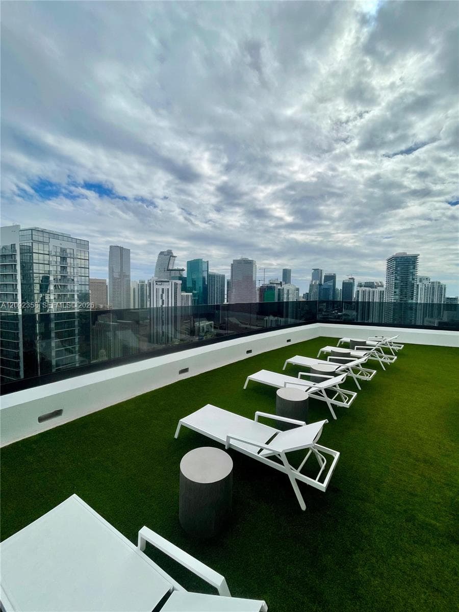 District 225 · #3104 in Miami - Photo 22