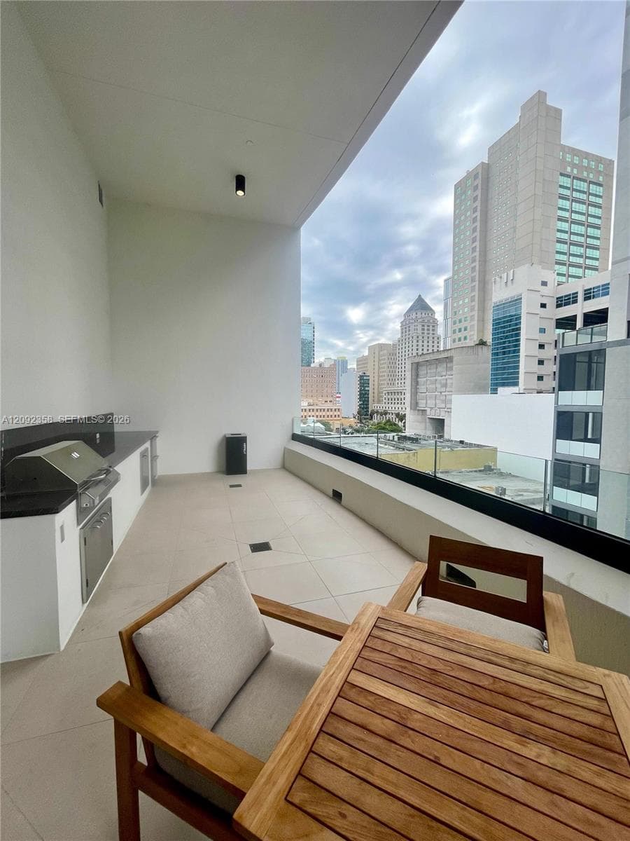 District 225 · #3104 in Miami - Photo 20