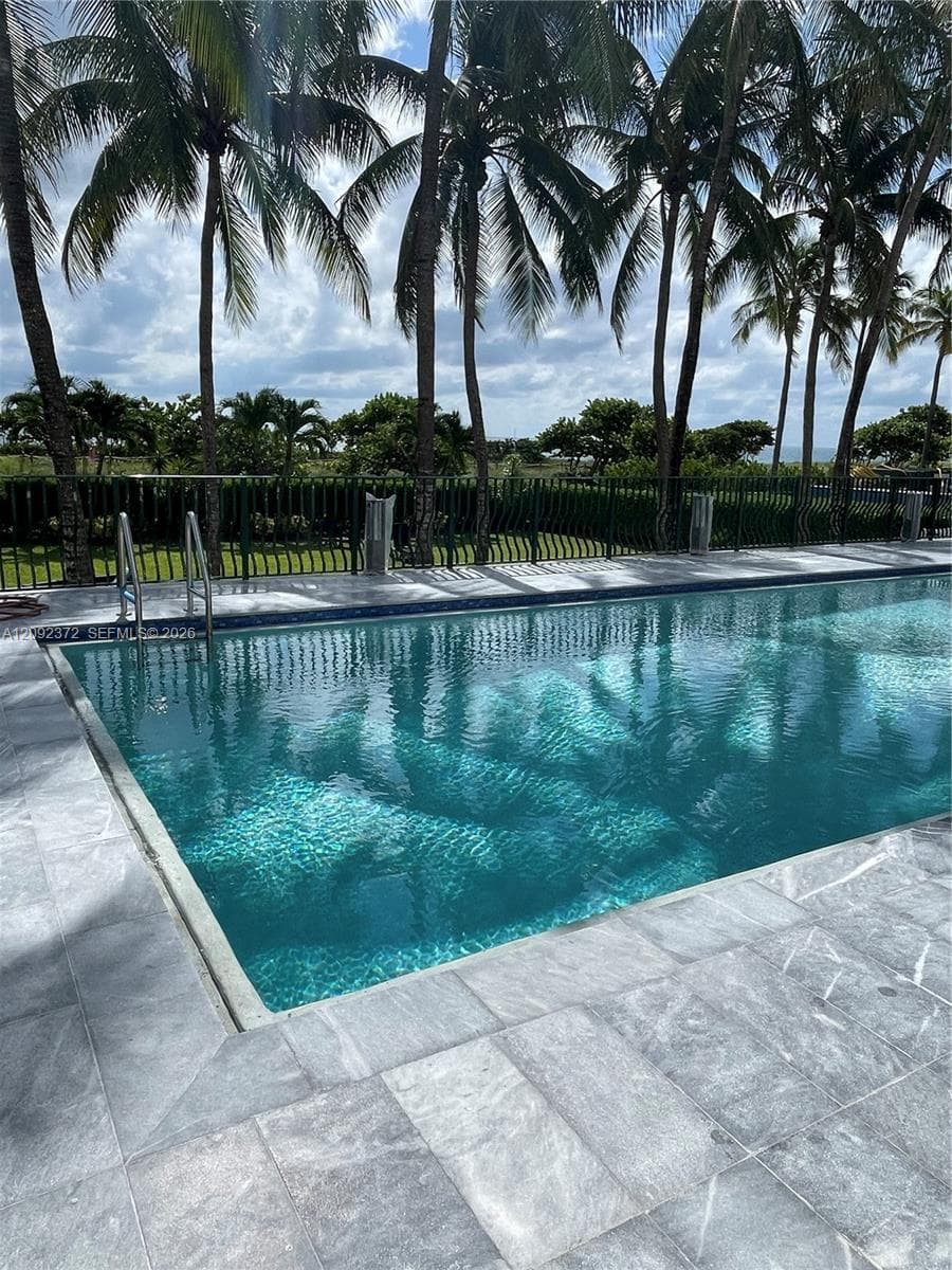 Carlisle on the Ocean · #1106 in Surfside - Photo 12