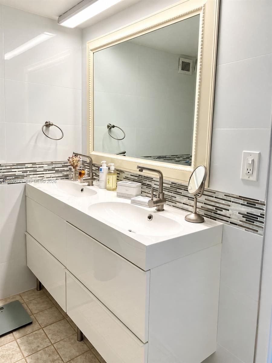 Carlisle on the Ocean · #1106 in Surfside - Photo 9