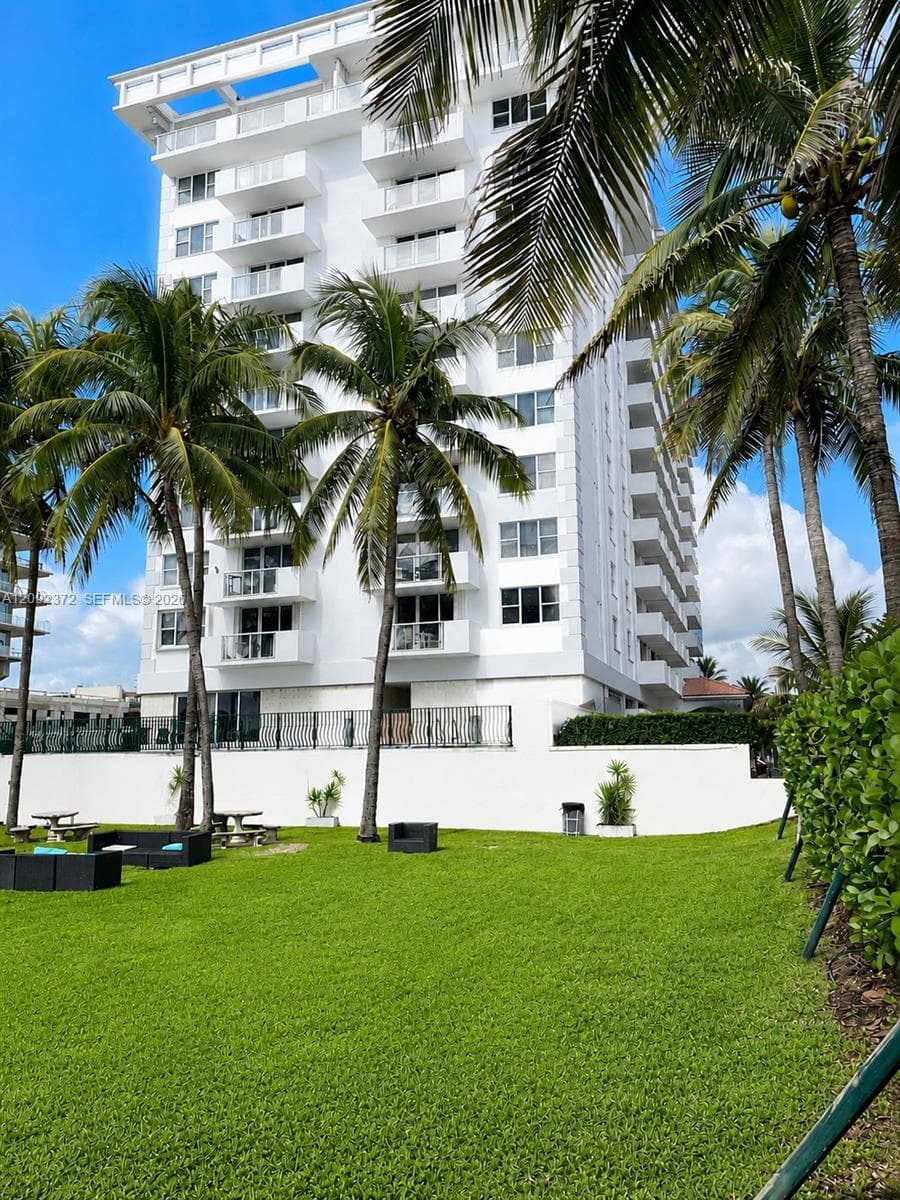 Carlisle on the Ocean · #1106 in Surfside - Photo 11