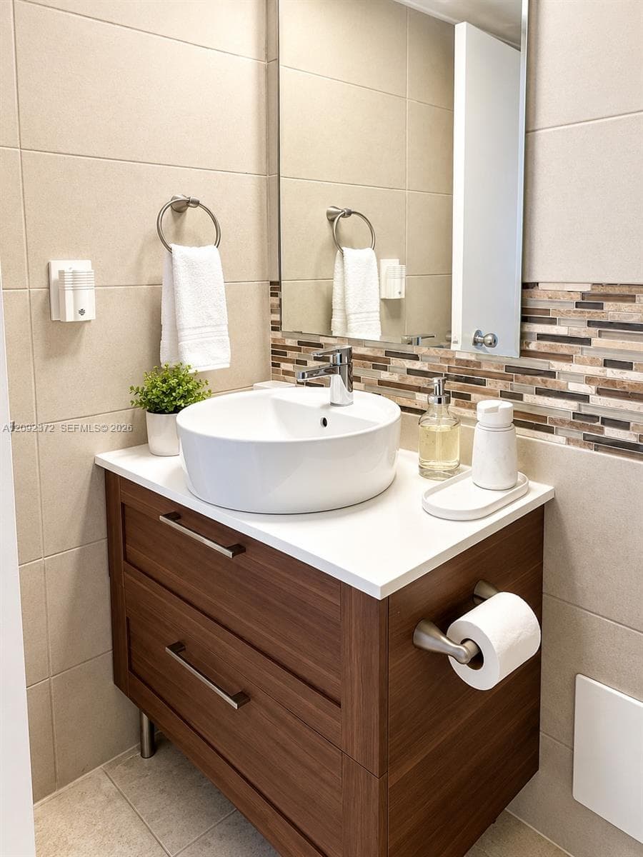 Carlisle on the Ocean · #1106 in Surfside - Photo 8