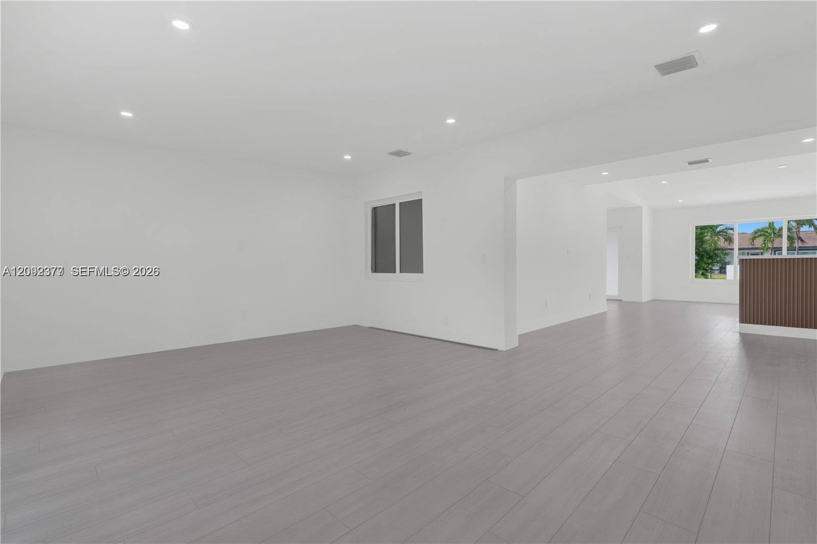 FAMALIY & OPEN CONCEPT FLOOR PLAN