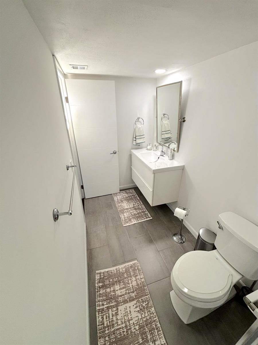 BATHROOM 2