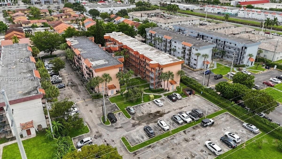 ALAMEDA TOWER 2 · #202 in Hialeah - Photo 2