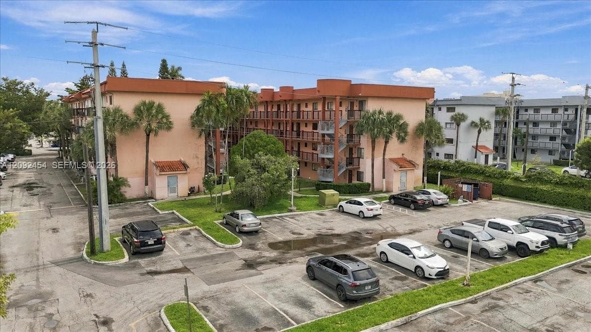 ALAMEDA TOWER 2 · #202 in Hialeah - Photo 1